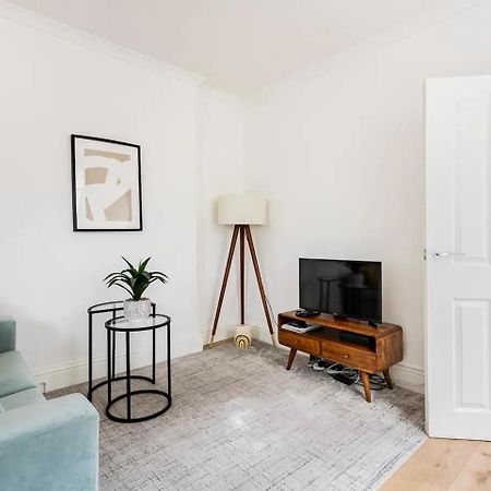 Stylish One Bedroom Apartment In Greater London Bagian luar foto