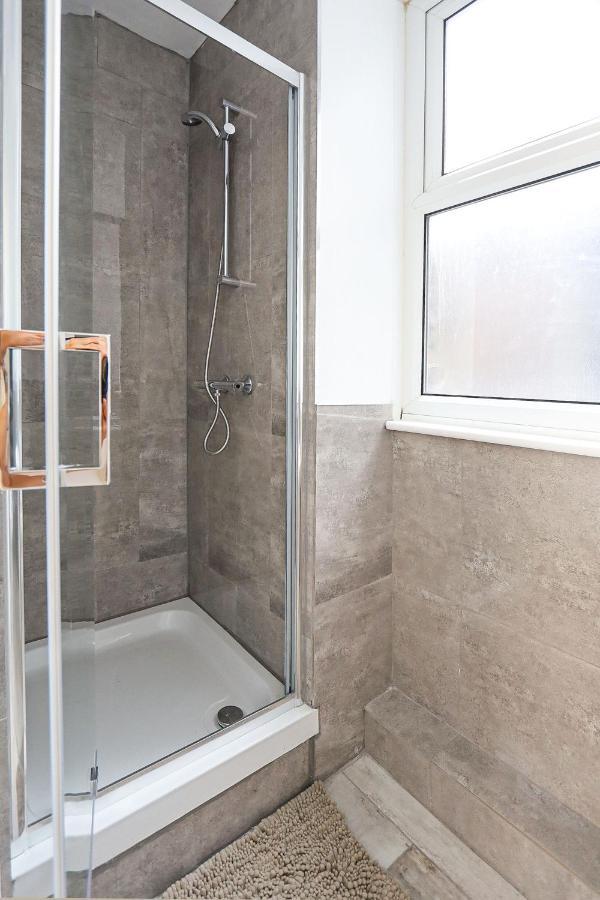 Stylish One Bedroom Apartment In Greater London Bagian luar foto