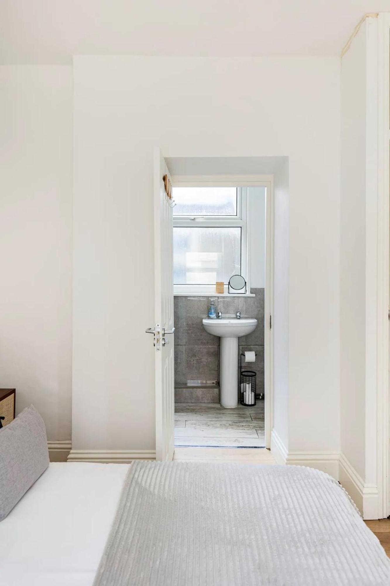 Stylish One Bedroom Apartment In Greater London Bagian luar foto